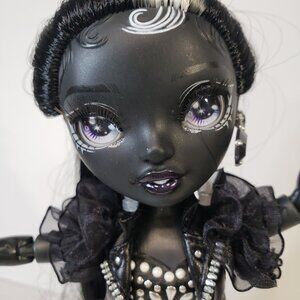 Beautiful Rainbow High Series 1 Grayscale Shanell Onyx Doll 11" Toy with Shoes